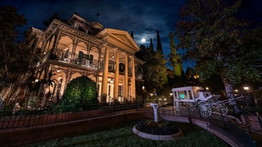 O vizitatoare a Disneyland a murit după o călătorie în „Haunted Mansion”