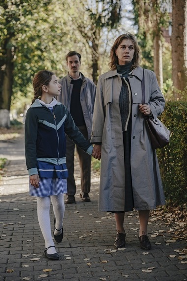 „Dinţi de lapte”, selectat pentru nominalizările la European Film Awards. Lungmetrajul, regizat de Mihai Mincan, se vede în cinematografe/ VIDEO