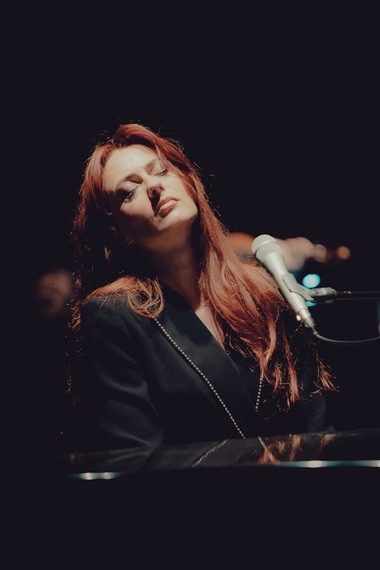 Artista Leyah prezintă „Unplugged Stories”, un eveniment cu muzică cinematic pop 
