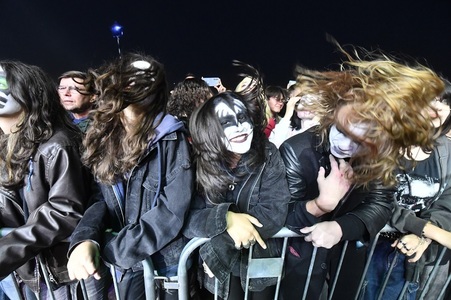 Două scene, concerte rock, spectacole pentru copii, parada costumelor şi show cu 250 de drone, la West Side Hallo Fest/ Programul complet