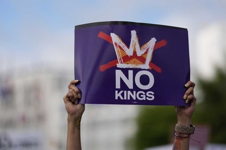 Kenny Loggins îl critică pe Trump pentru că a folosit melodia „Danger Zone” într-un videoclip AI în care protestatarii No Kings sunt bombardaţi cu excremente: „Solicit ca înregistrarea mea să fie eliminată imediat”