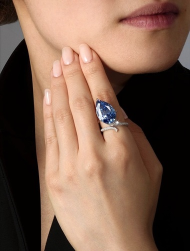 Inelul cu diamant „Mellon Blue” a fost vândut pentru 25 de milioane de dolari la o licitaţie din Geneva