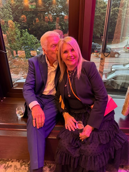 Soţia lui Sir Richard Branson, Joan, a murit. Magnatul britanic se declară „cu inima frântă” şi îi aduce un omagiu „celei mai bune prietene”