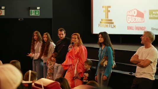 „Catane”, debutul în lungmetraj al Ioanei Mischie, aplaudat la proiecţia specială VIP din Cinema City/ VIDEO