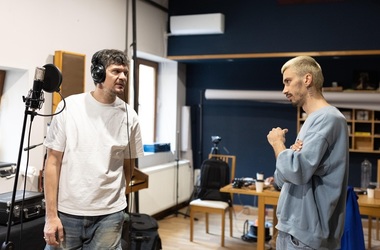 Tudor Chirilă şi Cojo lansează „Generaţii”, un dialog tată-fiu despre frici, încredere şi încercarea de a-şi repara relaţia/ VIDEO