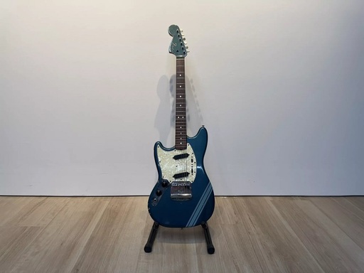 O chitară emblematică a lui Kurt Cobain şi obiecte ale formaţiei The Beatles vor fi scoase la licitaţie în martie, la New York
