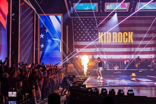 Spectacolul alternativ al lui Kid Rock la Super Bowl, organizat de Turning Point USA, a stârnit reacţii negative: "Redneck Halftime!" şi "Temu Halftime" - VIDEO