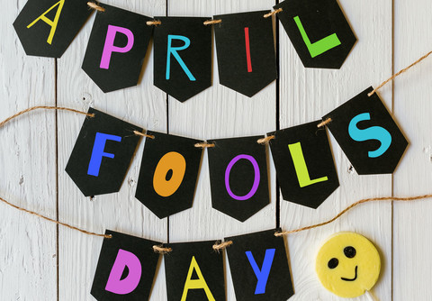 1 Aprilie, ziua păcălelilor - De la festivalul ”Hilaria” din Antichitate, la glume elaborate din epoca modernă