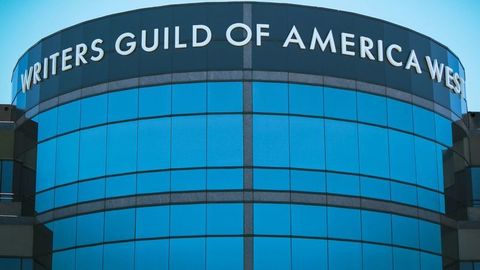 Sindicatul scenariştilor americani a ajuns la o înţelegere surpriză cu studiourile, cu o lună înainte de expirarea contractului