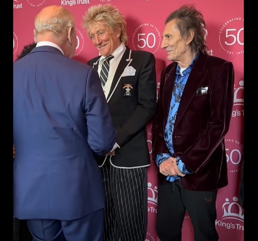 Rod Stewart l-a felicitat pe regele Charles pentru că l-a pus la punct pe „ticălosul” Donald Trump - VIDEO