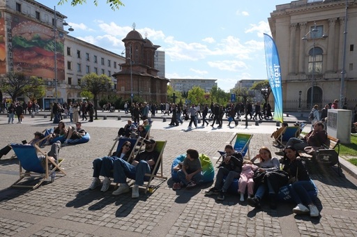 Piaţa Revoluţiei devine spaţiu al dialogului şi comunităţii în al patrulea weekend „Străzi deschise - Bucureşti”