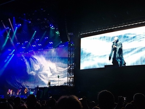Iron Maiden, show teatral la Bucureşti - Bruce Dickinson & Co au spus o poveste de 50 de ani pentru mai multe generaţii prezente pe Arena Naţională/ FOTO
