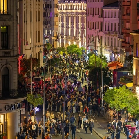 Tur ghidat, dezbatere despre reducerea riscului seismic şi activităţi pentru public, duminică, la „Străzi Deschise - Bucureşti”