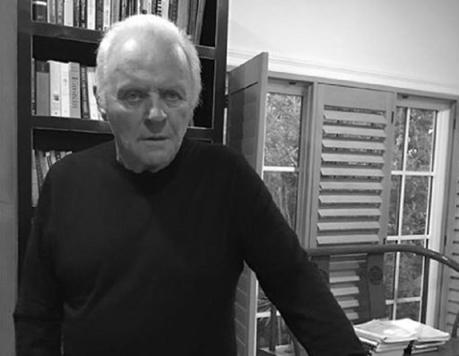Niciodată nu e prea târziu să-ţi urmezi visul. La 88 de ani, Anthony Hopkins începe cariera de compozitor odată cu lansarea primului său single