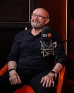 Phil Collins spune că a fost la un pas de moarte în 2024 din cauza abuzului de alcool: „Oamenii veneau să-şi ia rămas bun”