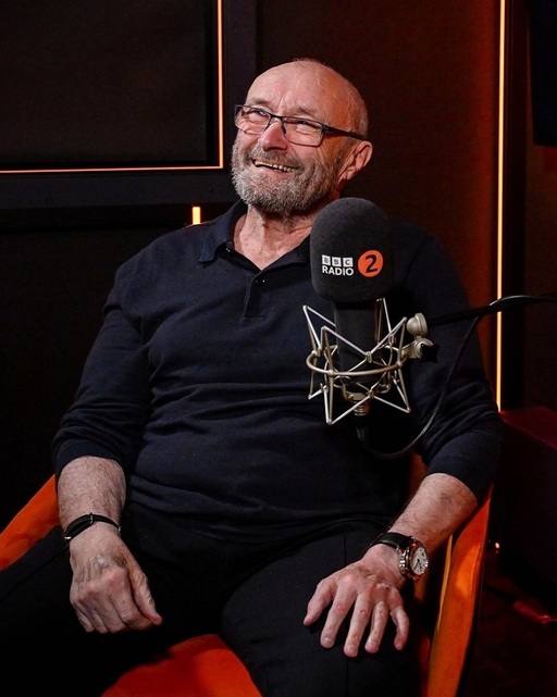 Phil Collins spune că a fost la un pas de moarte în 2024 din cauza abuzului de alcool: „Oamenii veneau să-şi ia rămas bun”