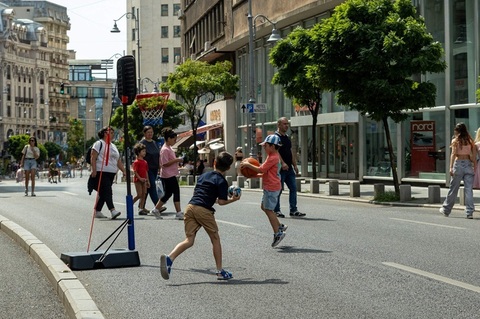 Calea Victoriei devine în weekend destinaţie pentru activităţi sportive, magie şi experienţe urbane