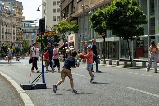 Calea Victoriei devine în weekend destinaţie pentru activităţi sportive, magie şi experienţe urbane