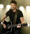 Patrick Bruel a decis să-şi continue turneul dedicat celor 35 de ani de carieră, în ciuda faptului că a fost pus sub anchetă pentru abuzuri sexuale