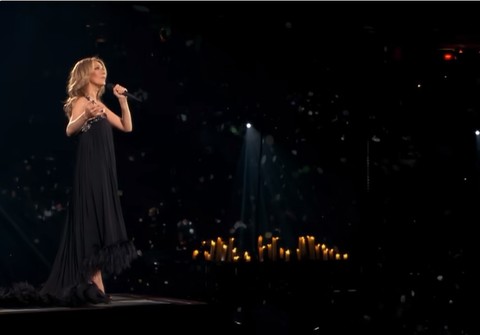 Céline Dion a sosit la Paris, cu două săptămâni înainte de concerte