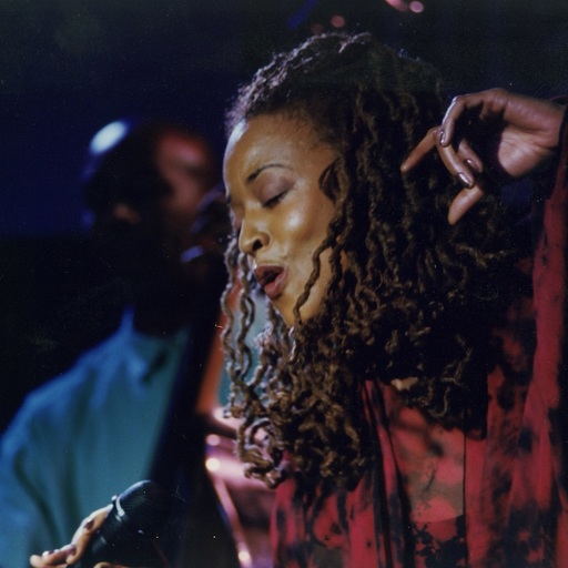 Cassandra Wilson, celebră cântăreaţă americană de jazz, a murit la vârsta de 70 de ani