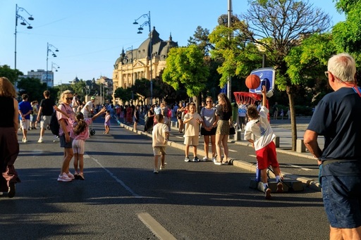 Motociclete istorice, artă, sport şi experienţe urbane, în acest weekend, la „Străzi Deschise - Bucureşti”
