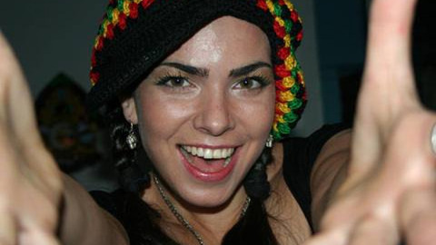 Fosta cântăreaţă Dana Marijuana, condamnată de Tribunalul Constanţa la cinci ani şi patru luni de închisoare pentru trafic de droguri şi conducerea unei maşini sub influenţa substanţelor interzise / Decizia nu este definitivă 
