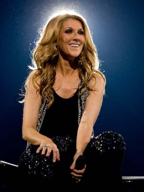 „Mă simt bine”: Celine Dion a revenit pe scenă după şase ani de absenţă - VIDEO