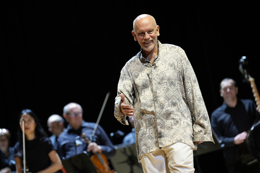 John Malkovich, premiat recent cu Copa Volpi la Festivalul de la Veneţia, şi-a anulat călătoria în Israel din cauza unor citate inventate despre „solidaritate”