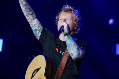 Ed Sheeran, „băiatul de treabă” al lumii muzicale, se confruntă cu cea mai mare controversă din cariera sa. Lumea se întreabă dacă îşi va anula turneul, în contextul în care artiştii din deschidere se retrag

