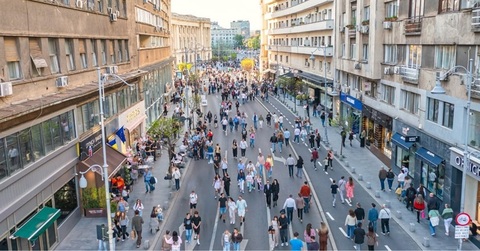 Calea Victoriei, scena festivă a Zilelor Bucureştiului, în cadrul proiectului „Străzi Deschise - Bucureşti, Promenadă urbană”