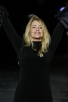 Săptămâna Modei de la Paris - Nadia Comăneci, alături de Jane Fonda şi Eva Longoria pe podium, cu o ţinută românească/ FOTO/ VIDEO