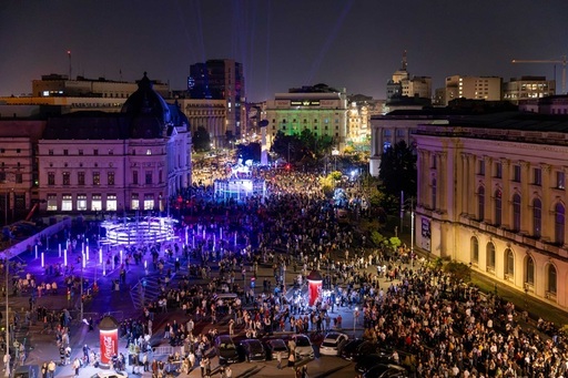 Record de participare la ediţia aniversară Spotlight - Peste 320.000 de oameni au fost prezenţi pe Calea Victoriei