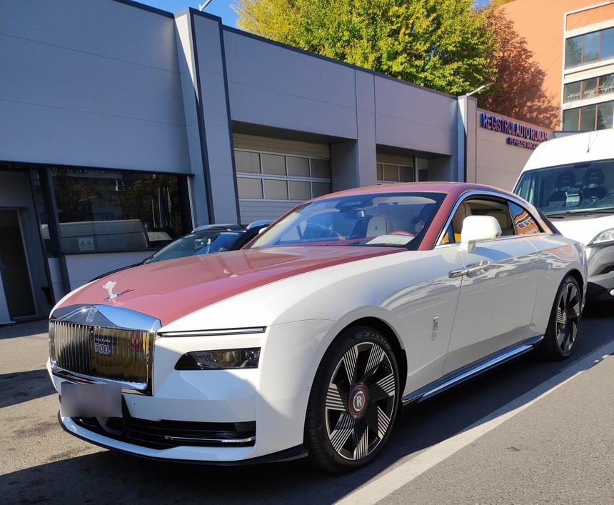 Primul model electric Rolls Royce cu un preţ de pornire de 400.000 de euro, fotografiat la RAR Griviţa/ Cum arată Spectre, primul model alimentat de la baterii al celebrului producătorul de automobile de lux FOTO