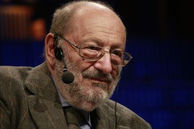 Umberto Eco va fi incinerat, marţi, la Castelul Sforza din Milano
