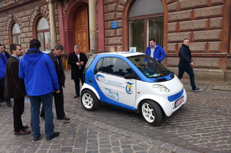 Studenţii Universităţii ”Transilvania” din Braşov au transformat o maşină pe benzină într-una electrică nepoluantă