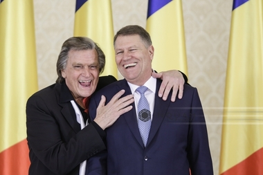 Florin Piersic, după ce a fost decorat de Iohannis: Mi s-a cerut să vorbesc două minute. Nu pot