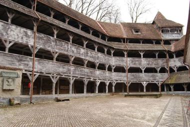 Bastionul Ţesătorilor din Braşov, aflat în stare avansată de degradare, va fi supus unor reparaţii de urgenţă