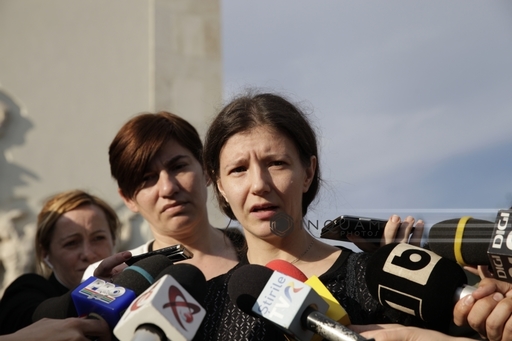 Două tabere la Opera Naţională Bucureşti. Balerinii străini şi români din jurul Alinei Cojocaru: “Sunt geloşi pe ce facem noi aici”; angajaţi români: “Ne simţim umiliţi!”