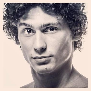 Balerinul de renume mondial Ivan Vasiliev confirmă că a fost invitat la Gala Internaţională a Dansului din Bucureşti, anulată între timp