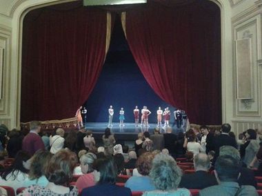 Vicepremierul Dâncu va discuta cu protestatarii de la Opera Naţională Bucureşti, săptămâna viitoare, după ce, sâmbătă, câţiva balerini străini nu au putut să susţină spectacolul programat