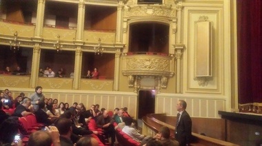 Protestatarii de la Opera Naţională Bucureşti se distanţează de afirmaţiile xenofobe şi îşi arată ”mâhnirea” faţă de demisia lui Vlad Alexandrescu