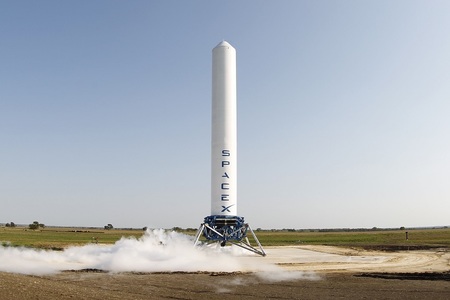 O rachetă a companiei SpaceX a lansat un satelit şi a reuşit, din nou, o coborâre controlată, pe o platformă marină