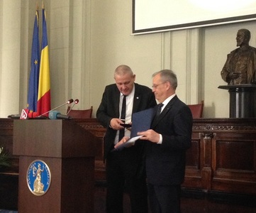 Astronauţi şi cosmonauţi au primit medalii ROSA; Romfilatelia a lansat o marcă poştală dedicată zborului lui Prunariu. FOTO