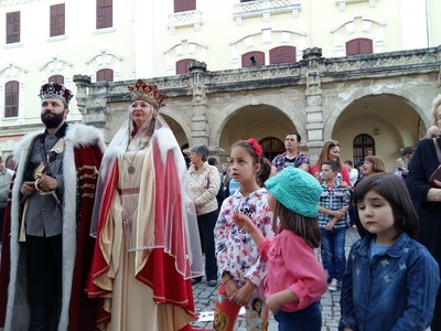 REPORTAJ: Istoria a prins viaţă în muzeele din Alba Iulia, unde ghizi au fost personaje ca Regina Maria şi Regele Ferdinand