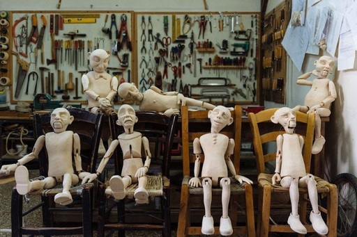 Bienala de Arhitectură de la Veneţia: România, între 65 de ţări participante, prezintă o găină de aur şi teatru nomad