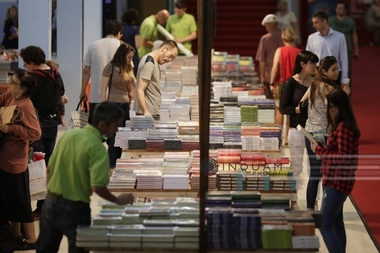 Oferte Bookfest 2016: De la cărţi-chilipir, la volume cu preţ special, semnate de autori premiaţi cu Nobel