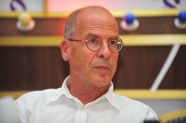 Interviu Meir Shalev: Dacă regele David sau Iisus Hristos ar veni astăzi aici, eu chiar aş avea cum să vorbesc cu ei; oamenii îşi pierd raţiunea când se implică religia