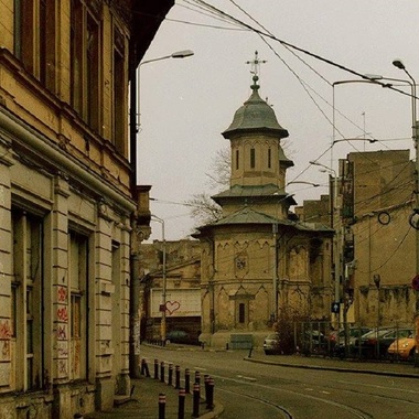 Arhiepiscopia Bucureştilor: Proiectul de restaurare a Bisericii cu Sfinţi, aprobat de MC în 2015, nu a fost demarat din cauza lipsei de fonduri