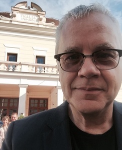 Actorul şi regizorul Tim Robbins promovează Teatrul Naţional ”Radu Stanca” din Sibiu pe contul său de Twitter